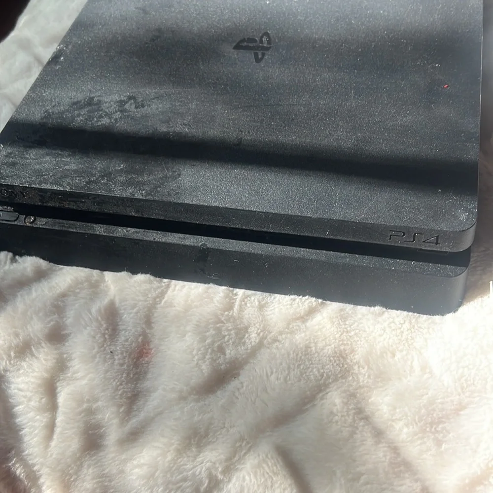 PS4 - Picture 2 of 2